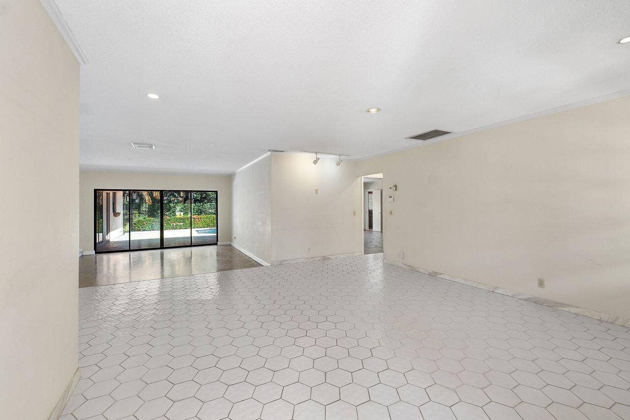 1350 W TERRA MAR Drive, Pompano Beach, FL 33062 Living Room