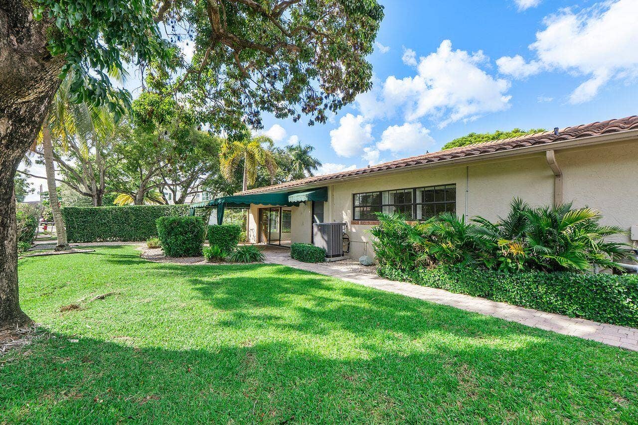 1350 W TERRA MAR Drive, Pompano Beach, FL 33062 South side yard with view of family room