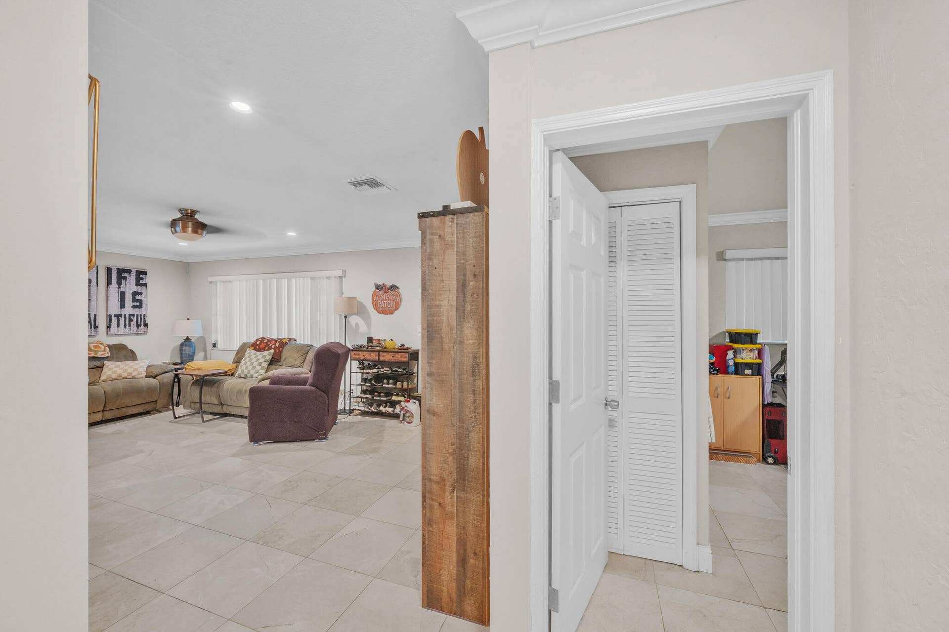 16 Foyer (1)