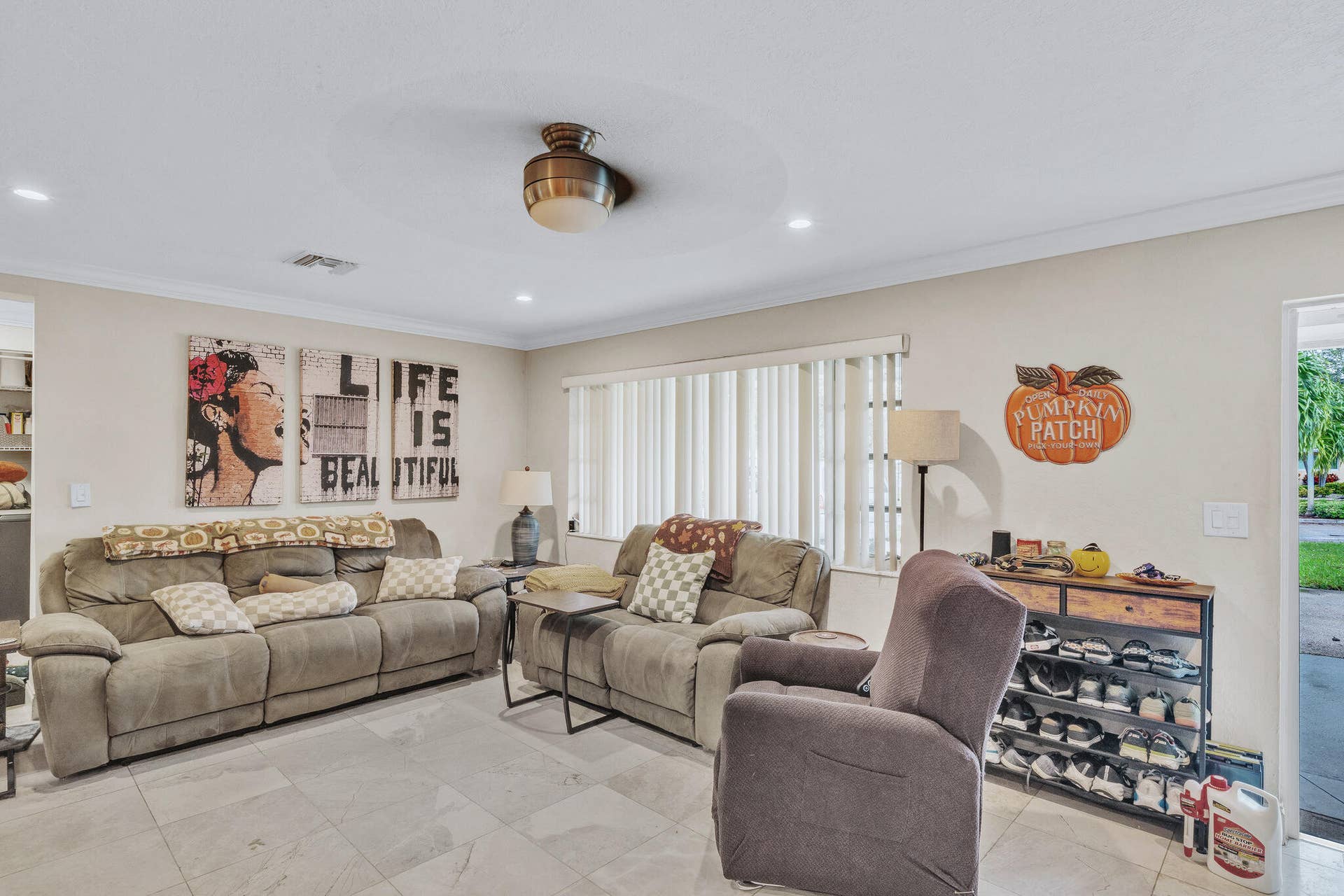 3 Living Area (1)