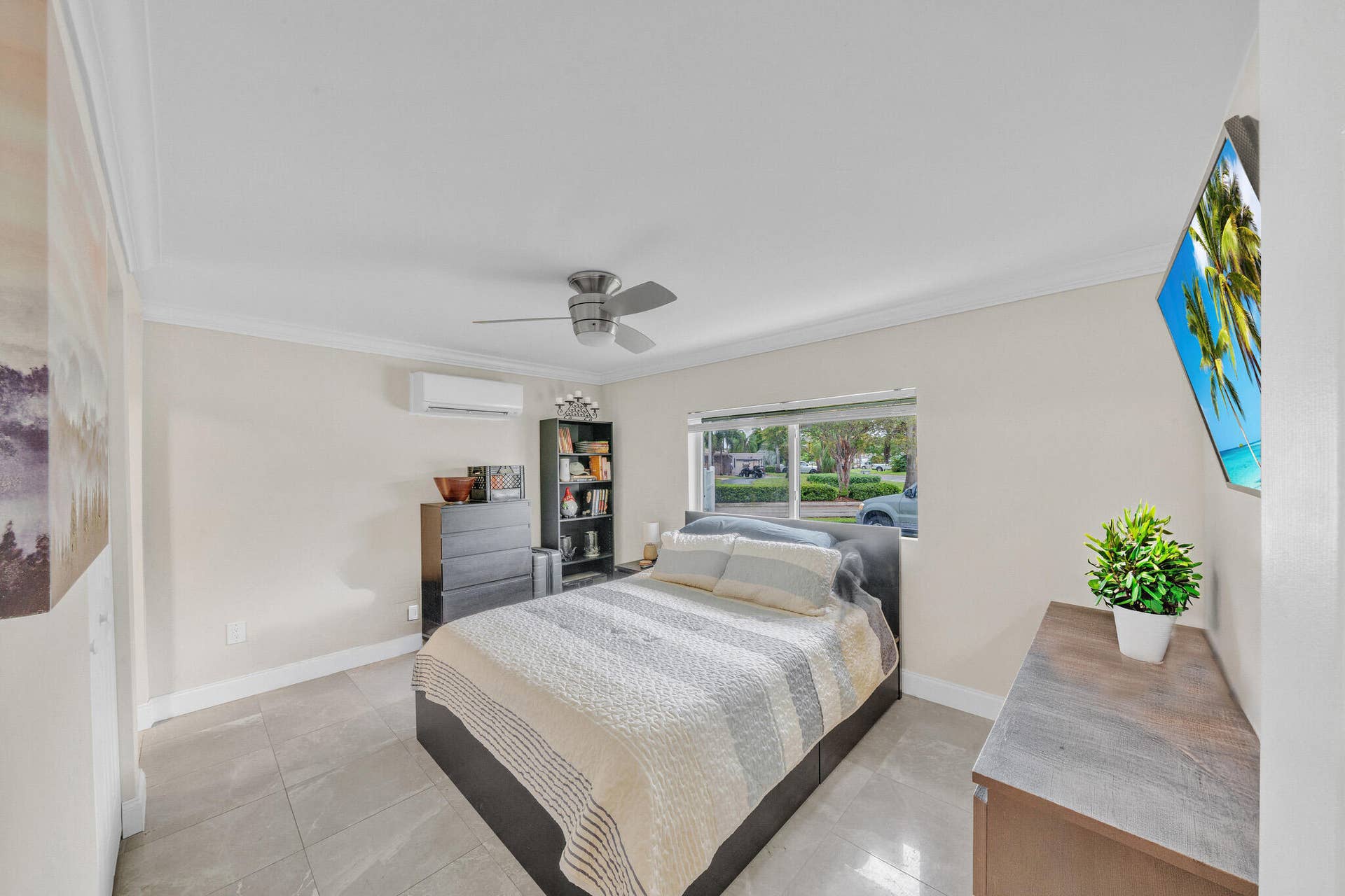 10 Primary Bedroom (1)