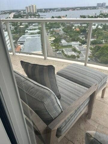 INTRACOASTAL VIEWING