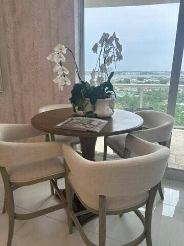 DINING WITH A VIEW