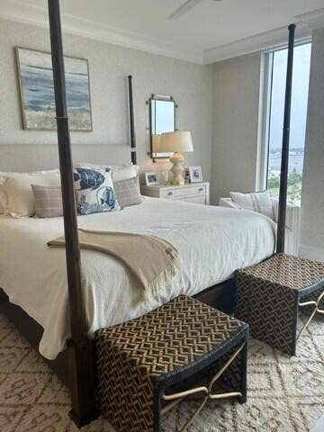MASTER SUITE W/BALCONY ACCESS