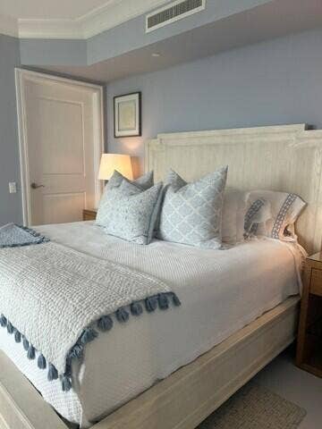 GUEST BEDROOM W/PRIVATE BATHROOM