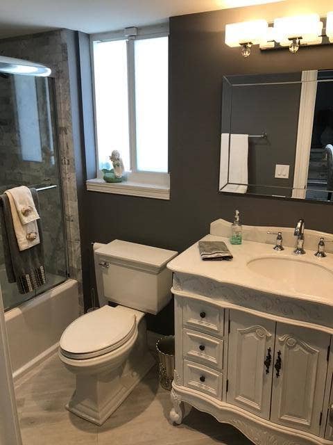2731 NE 14TH ST Causeway NE, #701, Pompano Beach, FL 33062 Beautifully updated ensuite main bath with tub/shower combination