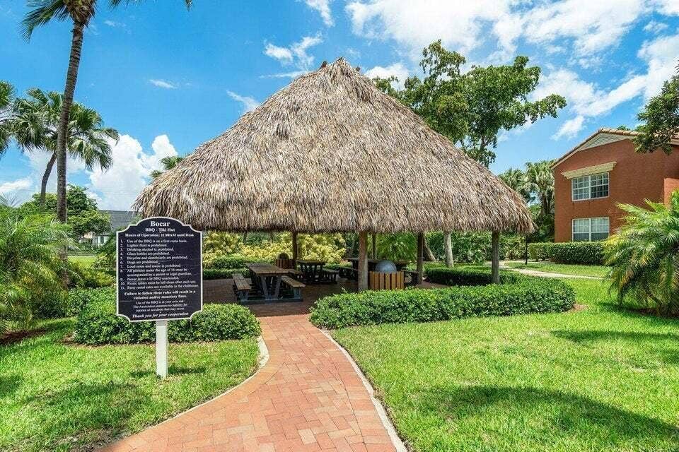 Tiki - Barbeque Area