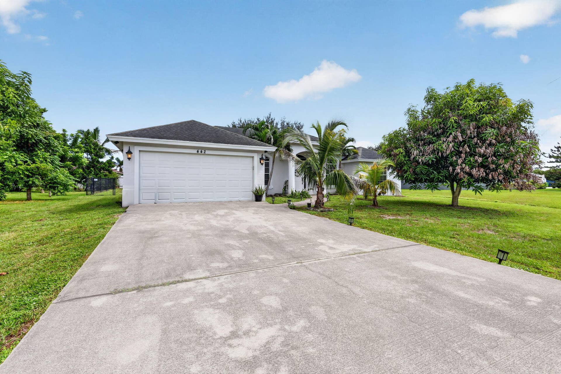 442 SW TULIP Boulevard, Port St Lucie, FL 34953 2-web-or-mls-5P1A5217