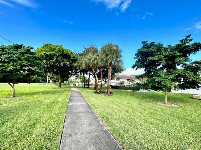4421 SW 70TH Terrace, Davie, FL 33314 grounds