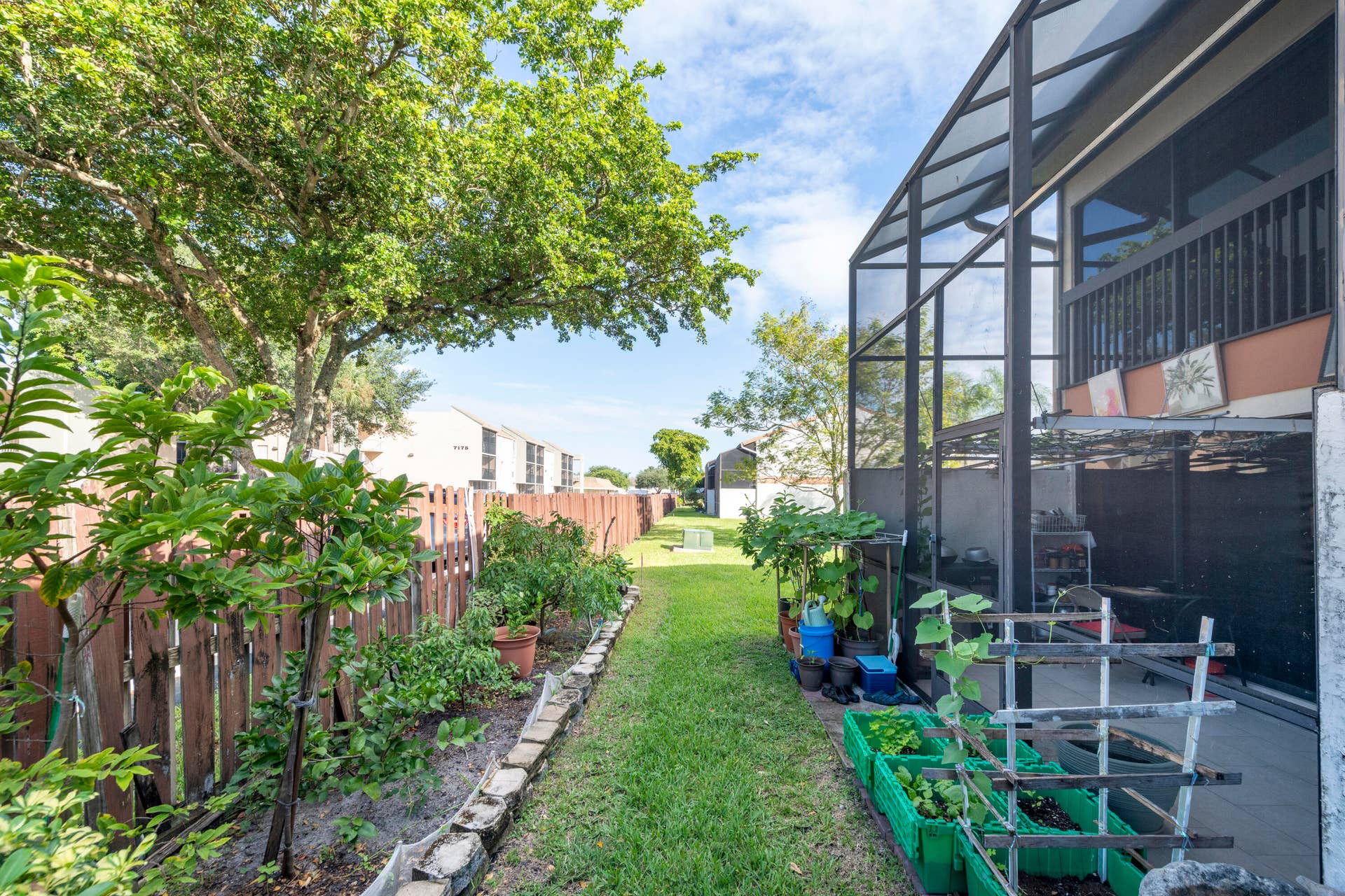 4421 SW 70TH Terrace, Davie, FL 33314 backyard