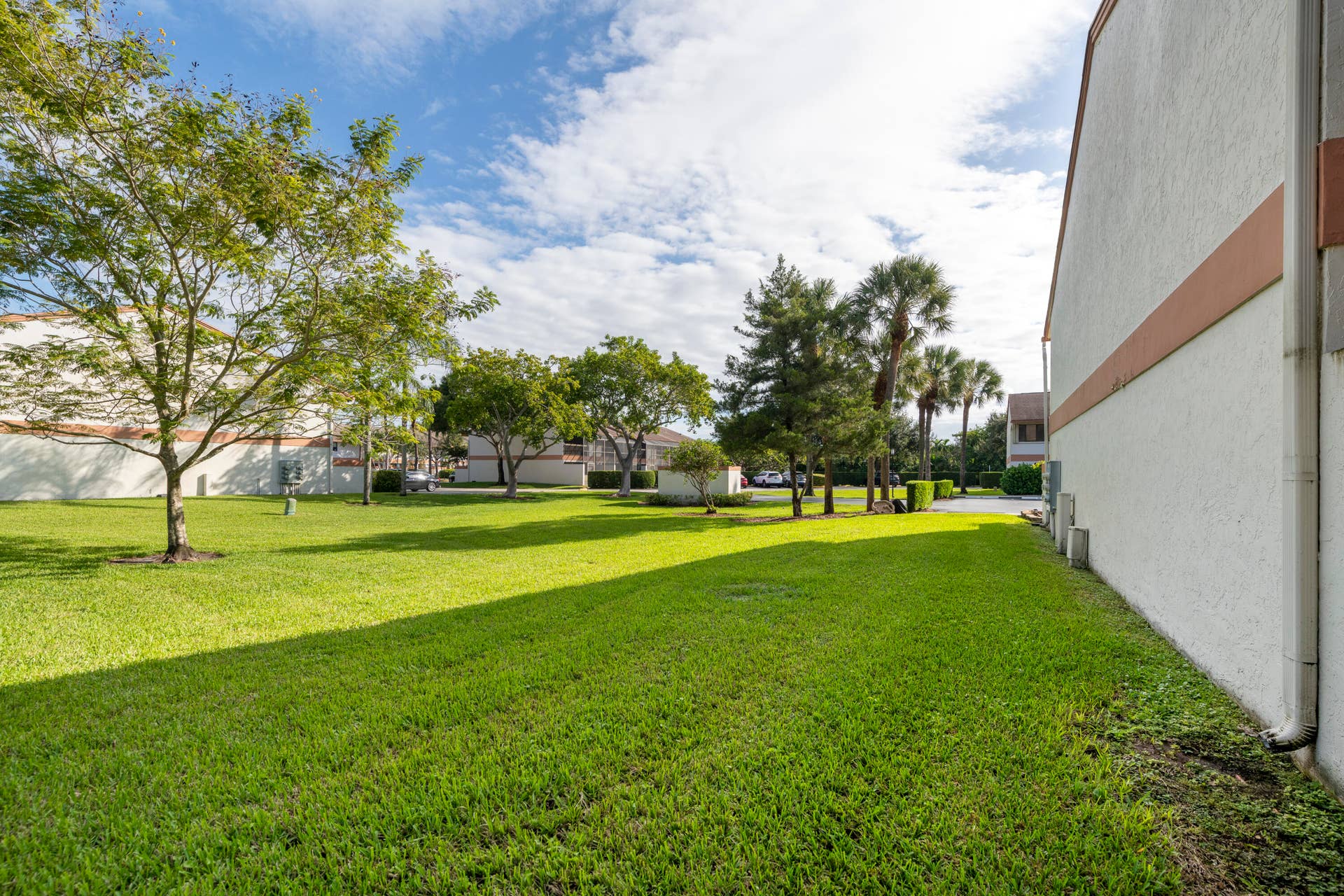 4421 SW 70TH Terrace, Davie, FL 33314 side of townhome