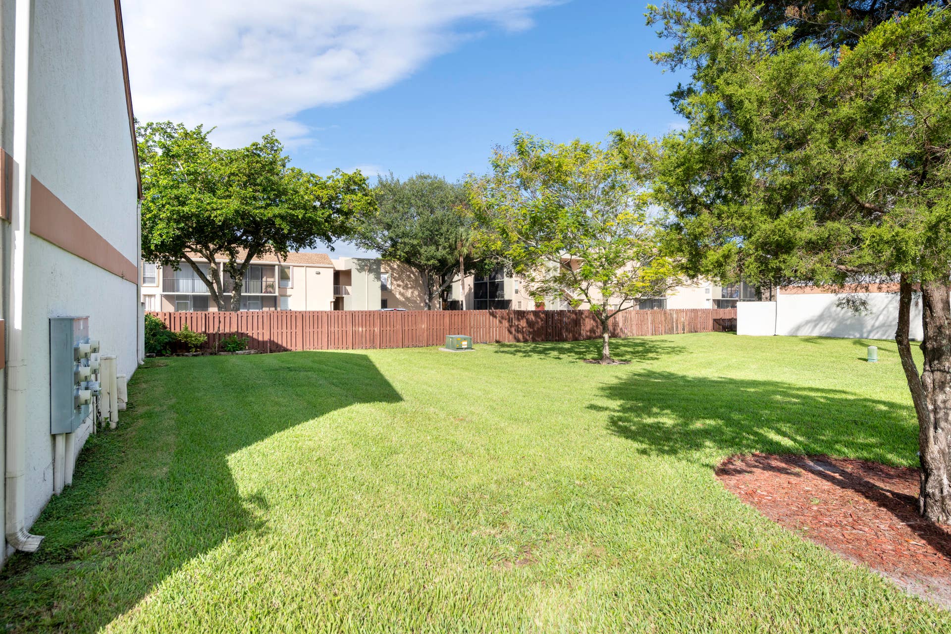 4421 SW 70TH Terrace, Davie, FL 33314 side of building