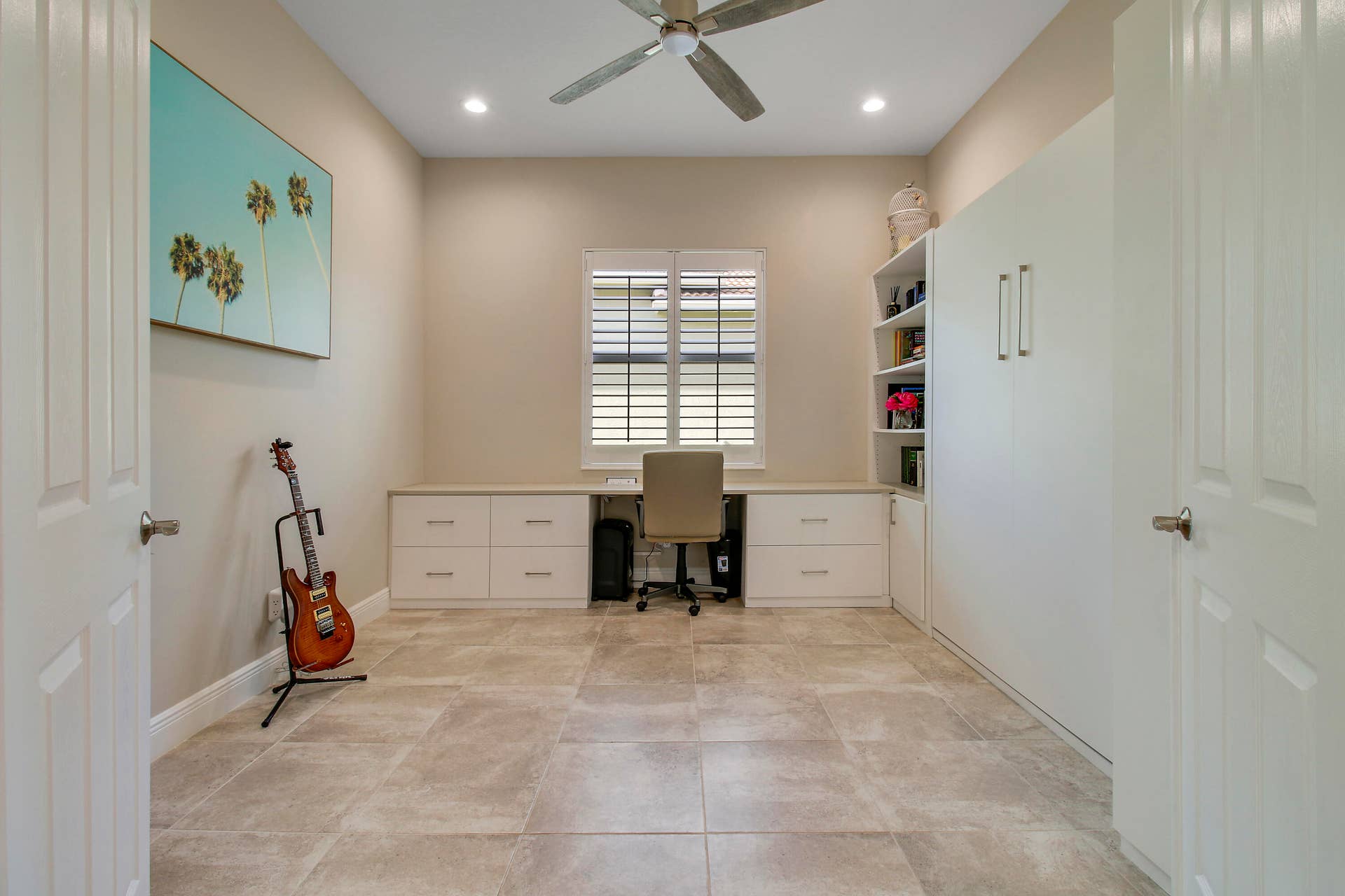 Den/3rd Bedroom w/ Built-ins