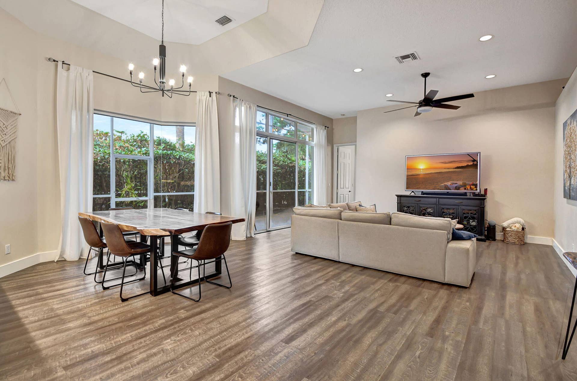 23437 Water Circle, Boca Raton, FL 33486 Dining/Living