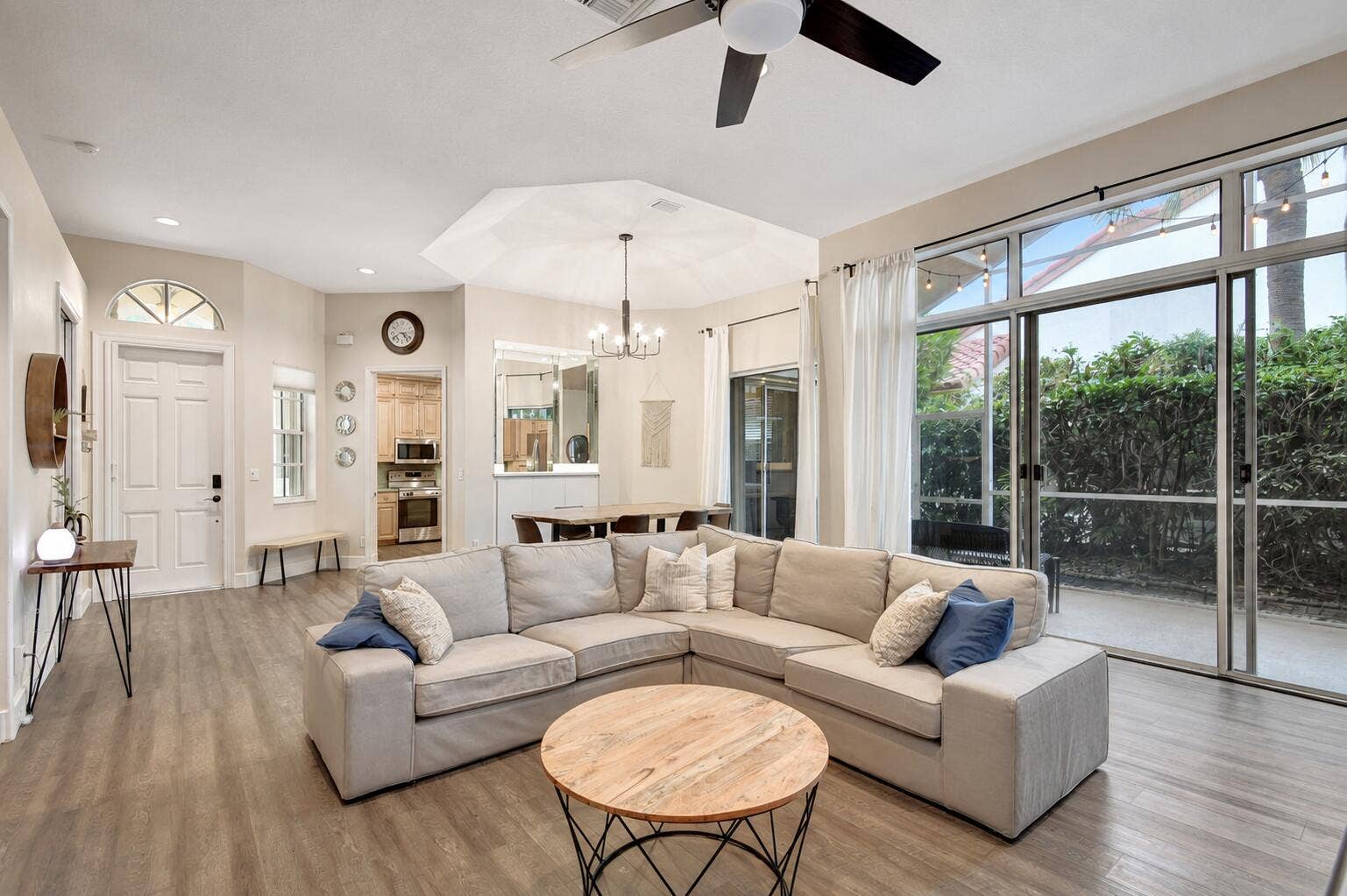 23437 Water Circle, Boca Raton, FL 33486 Living/Dining