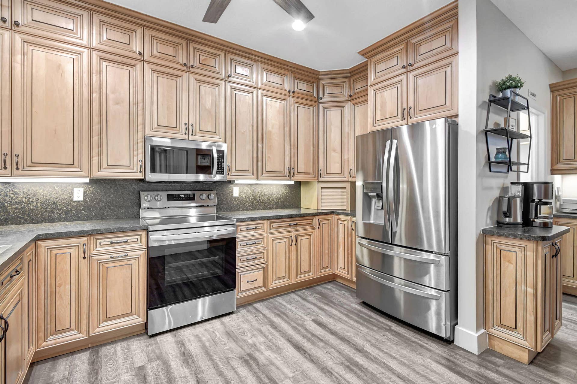 23437 Water Circle, Boca Raton, FL 33486 Kitchen/Coffee Bar