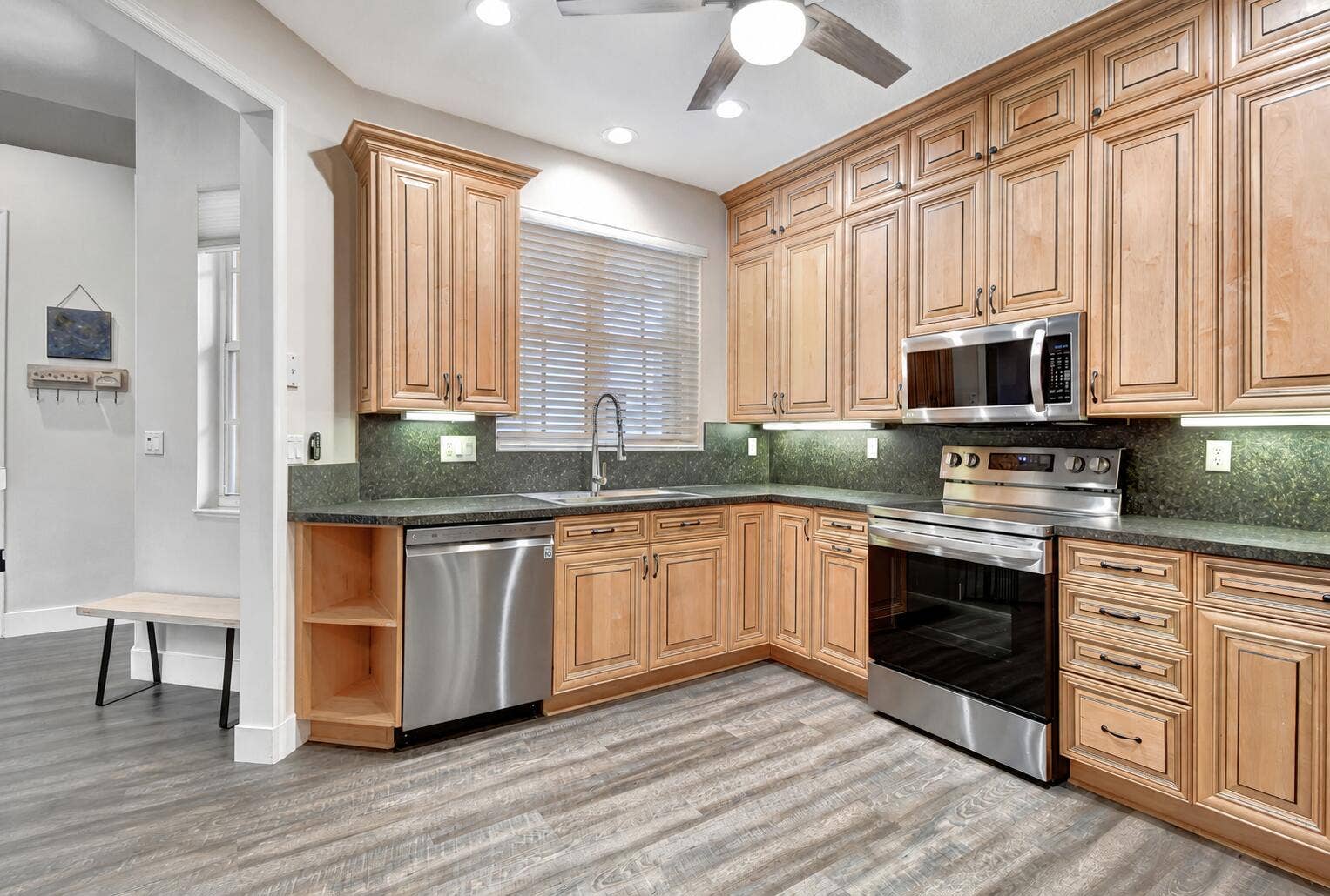 23437 Water Circle, Boca Raton, FL 33486 Kitchen