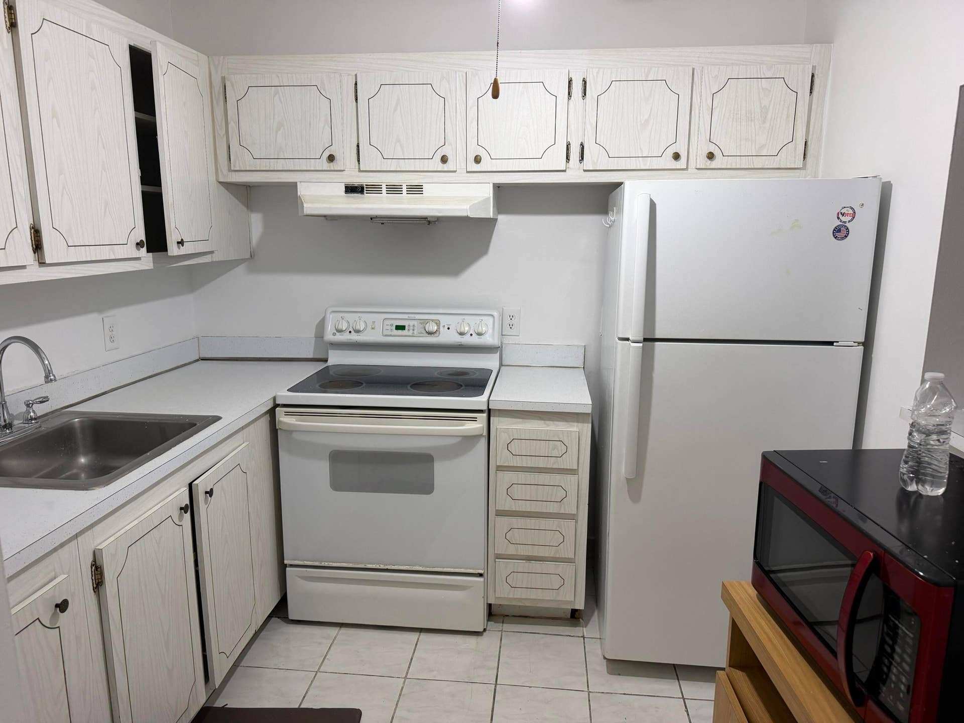 400 VILLAGE GREEN Circle W, #205, Palm Springs, FL 33461 Kitchen