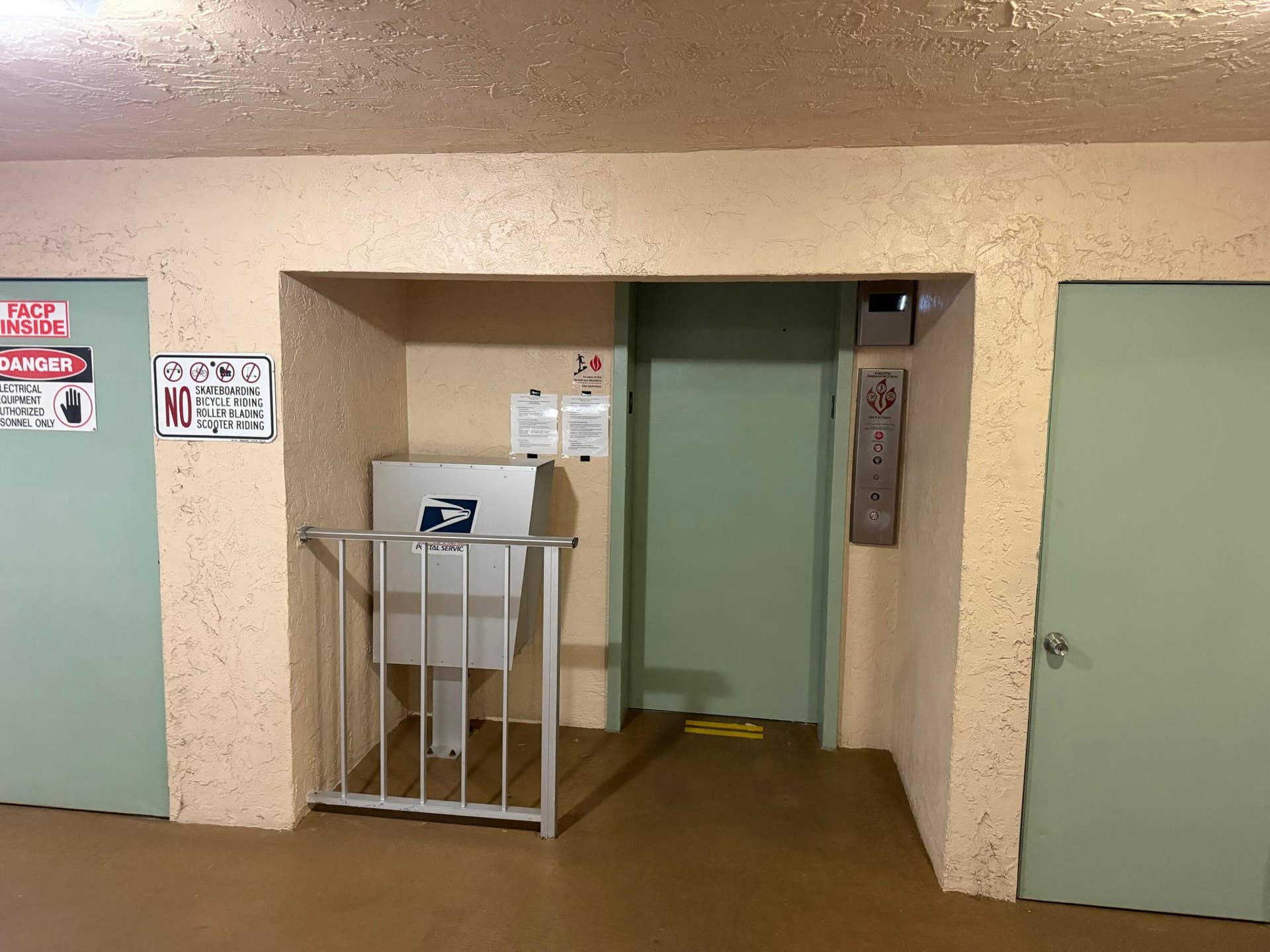 400 VILLAGE GREEN Circle W, #205, Palm Springs, FL 33461 Elevator