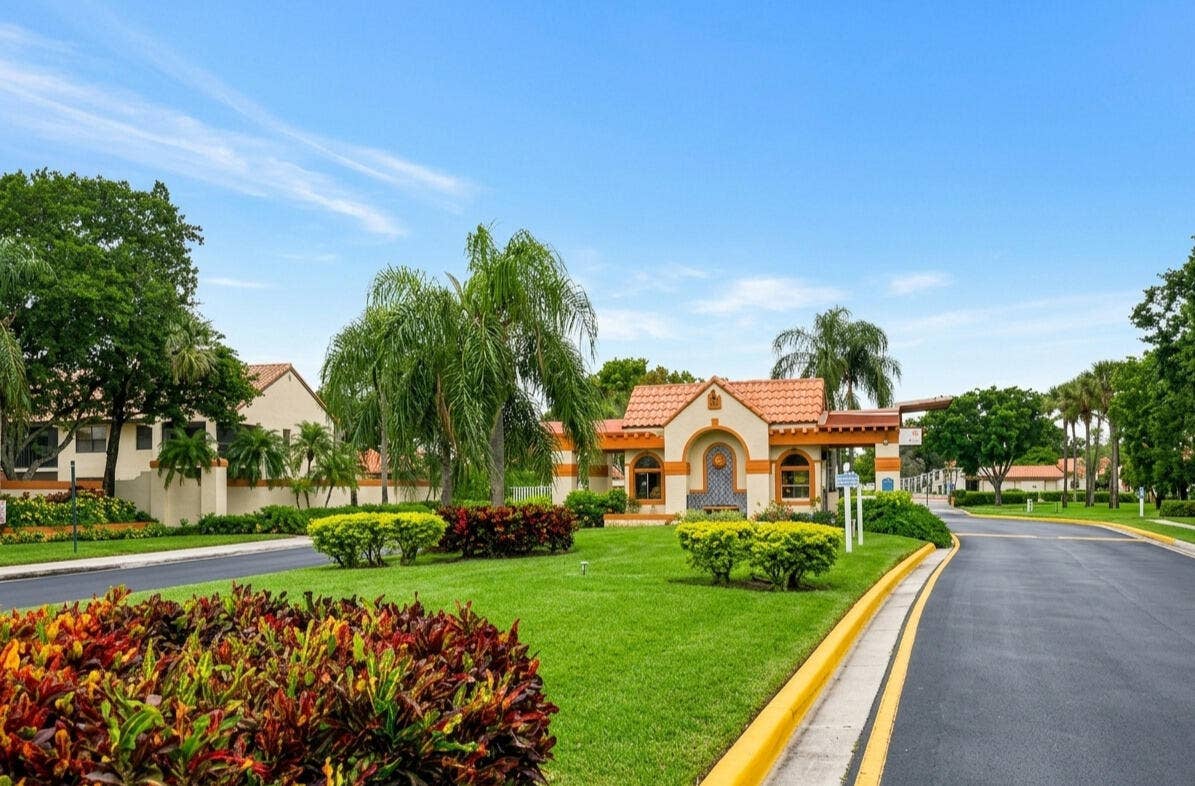 25 Centennial Court, Deerfield Beach, FL 33442 front mls