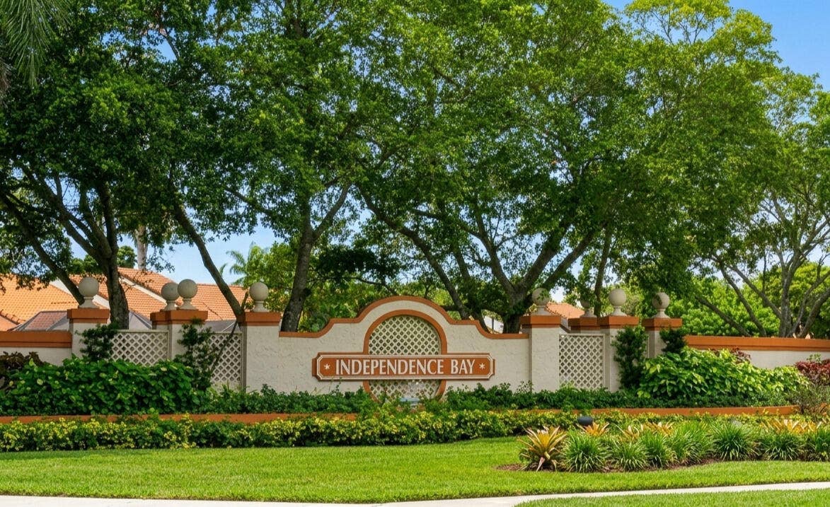 25 Centennial Court, Deerfield Beach, FL 33442 IB