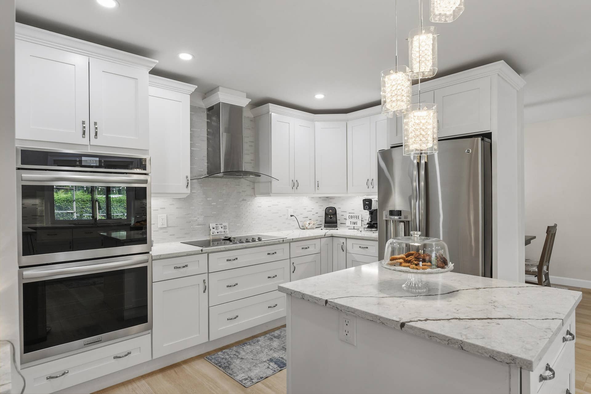 3098 SE BUR Street, Port St Lucie, FL 34952 A chef's dream! Premium double wall ovens offer convection baking, air frying, dehydrating, and more! Exceptional cooking versatility for everything from everyday meals to gourmet entertaining.