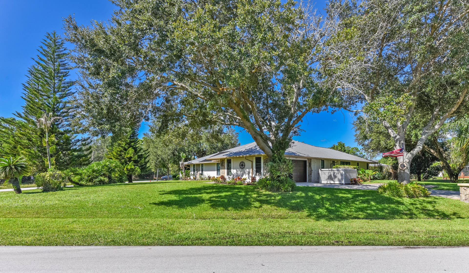 3098 SE BUR Street, Port St Lucie, FL 34952 What a setting! Towering mature trees provide wonderful shade and character to this impressive .49-acre corner lot in Sandpiper Bay. No HOA!