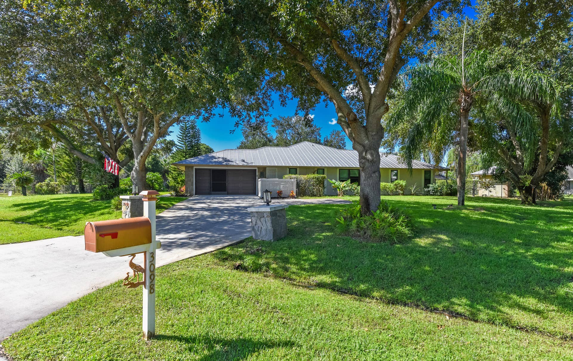 3098 SE BUR Street, Port St Lucie, FL 34952 Sprawling lawn