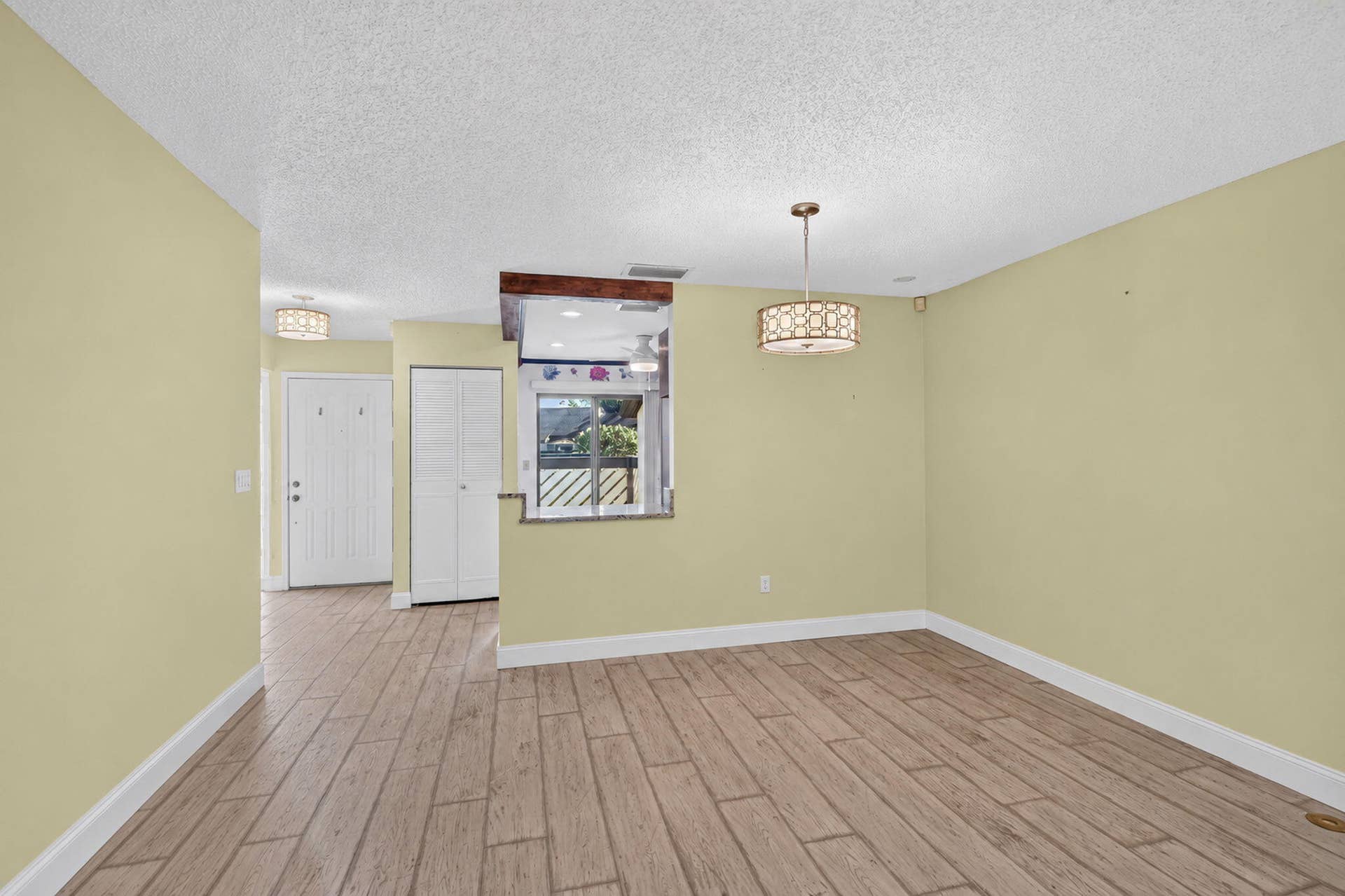 Dining Area to Kitchen