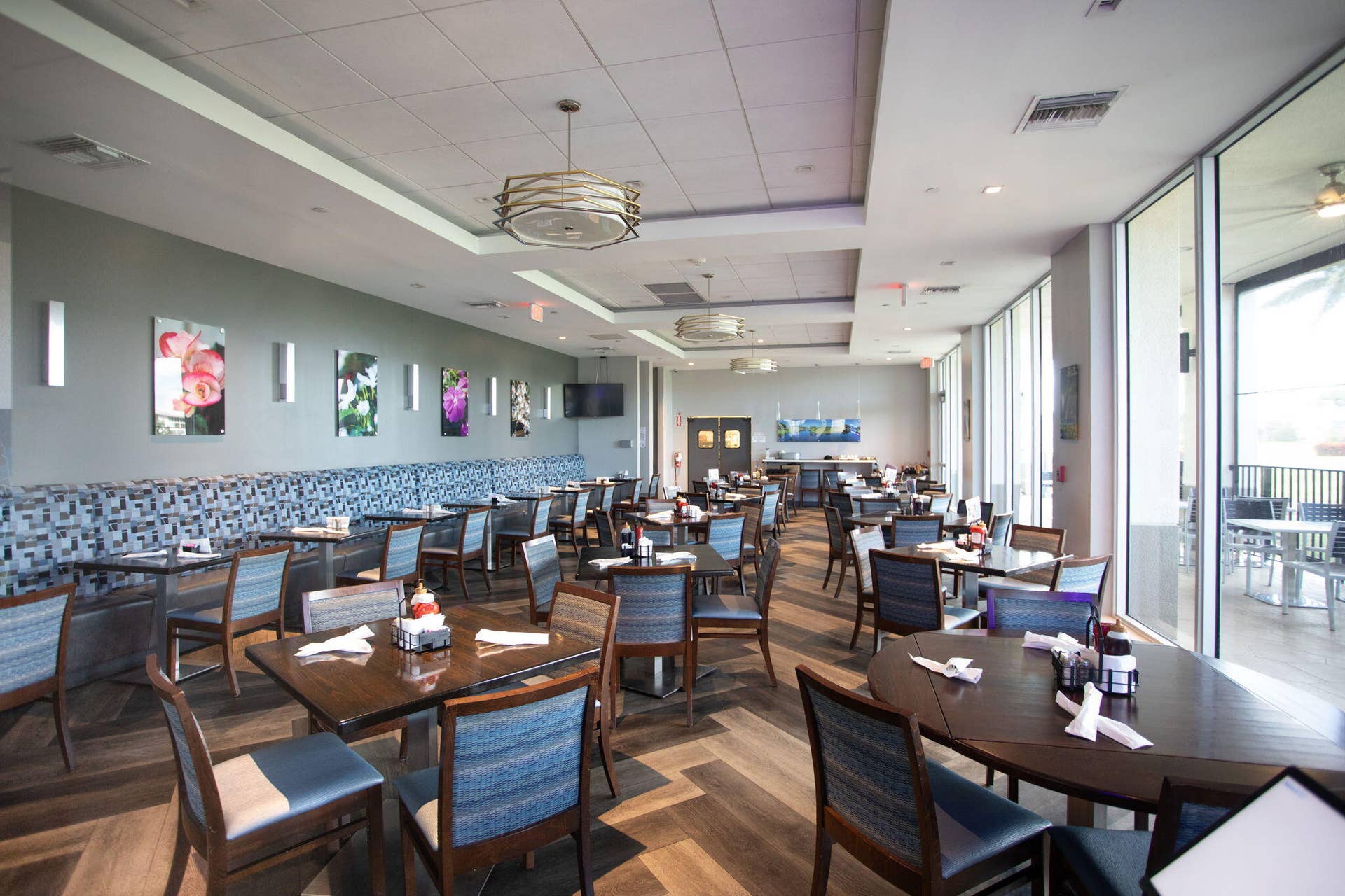 42-web-or-mls-Wynmoor Restaurant-