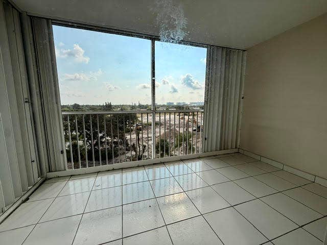 5700 NW 2nd Avenue N, #608, Boca Raton, Boca Raton, FL 33487 5700 covered screened in patio
