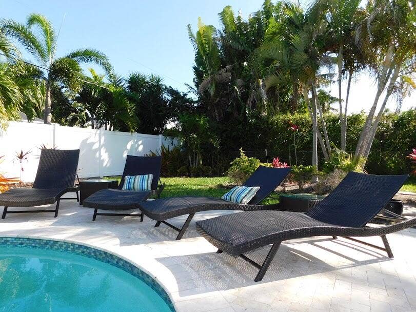 1150 Emerlad poolsider7