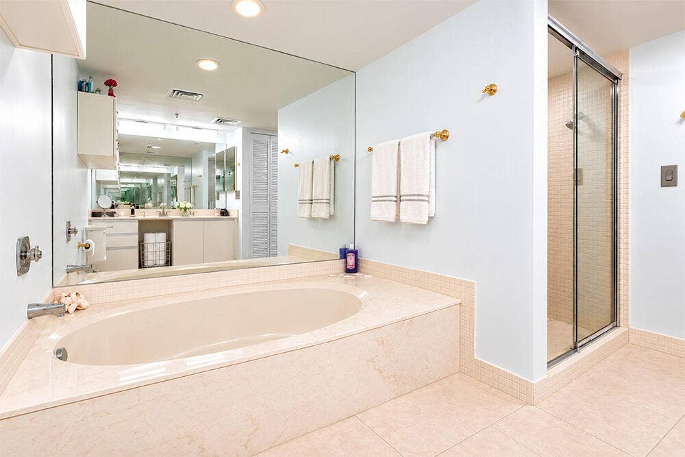 2480 PRESIDENTIAL Way, #802, West Palm Beach, FL 33401 Primary Bathroom