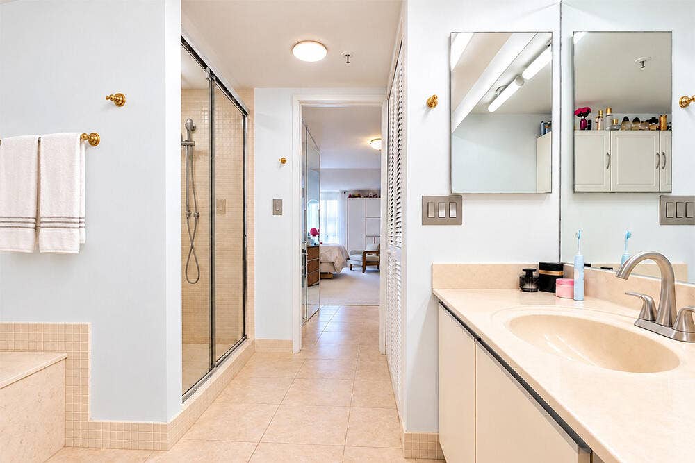 2480 PRESIDENTIAL Way, #802, West Palm Beach, FL 33401 Primary Bathroom