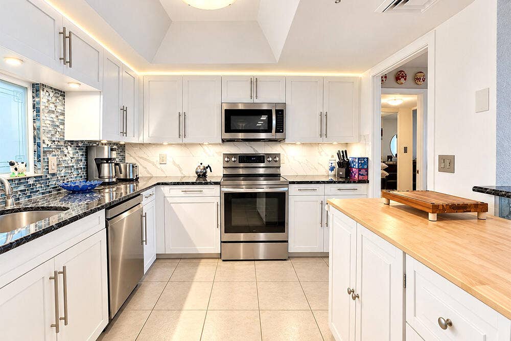 2480 PRESIDENTIAL Way, #802, West Palm Beach, FL 33401 Kitchen