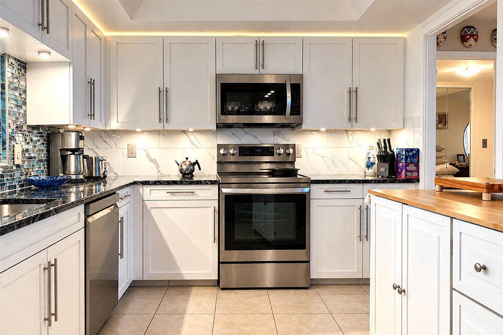 2480 PRESIDENTIAL Way, #802, West Palm Beach, FL 33401 Kitchen