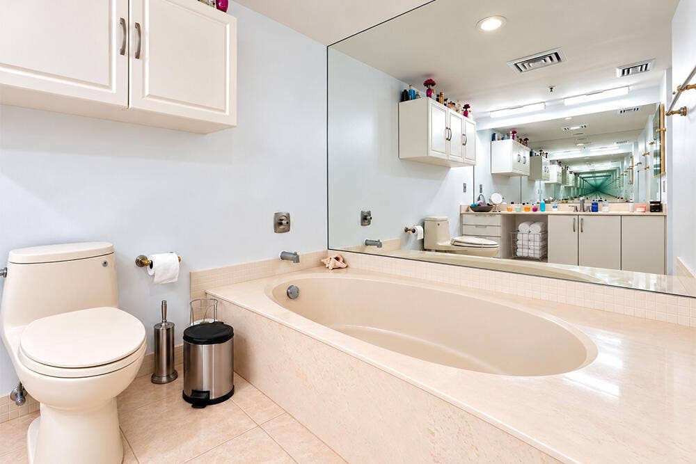 2480 PRESIDENTIAL Way, #802, West Palm Beach, FL 33401 Primary Bathroom