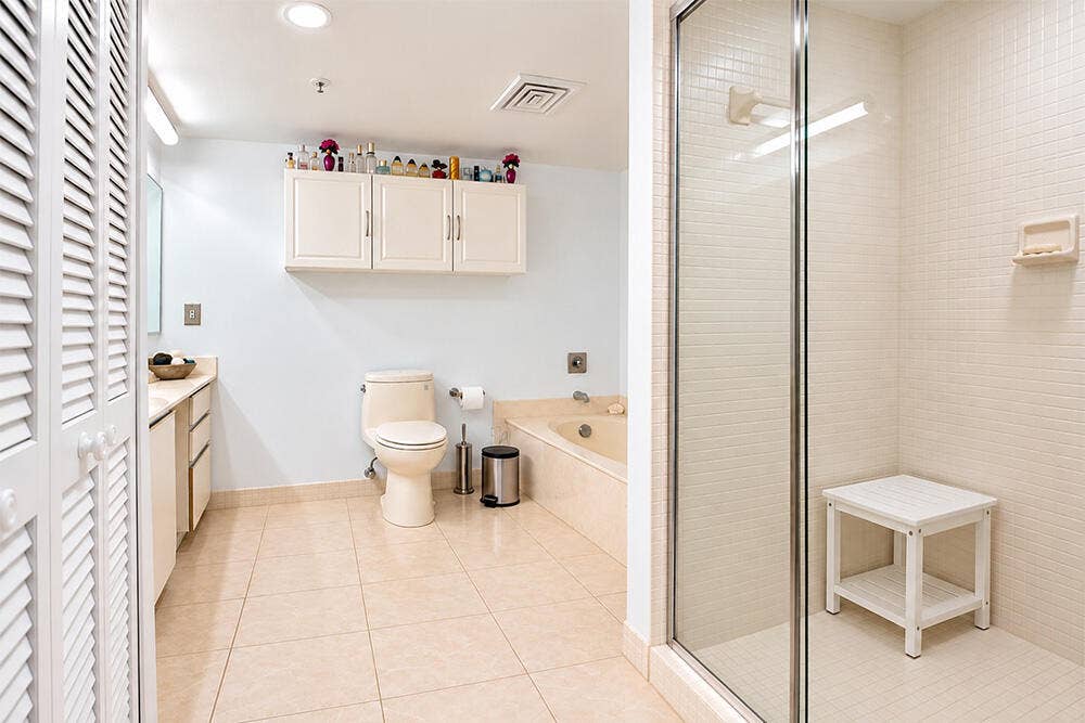 2480 PRESIDENTIAL Way, #802, West Palm Beach, FL 33401 Primary Bathroom