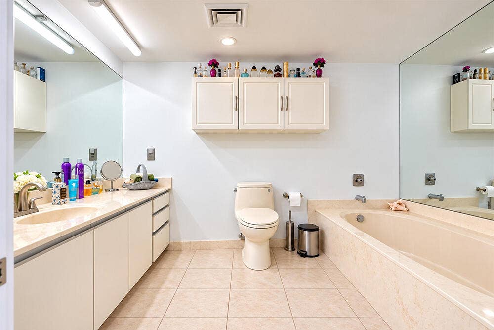 2480 PRESIDENTIAL Way, #802, West Palm Beach, FL 33401 Primary Bathroom