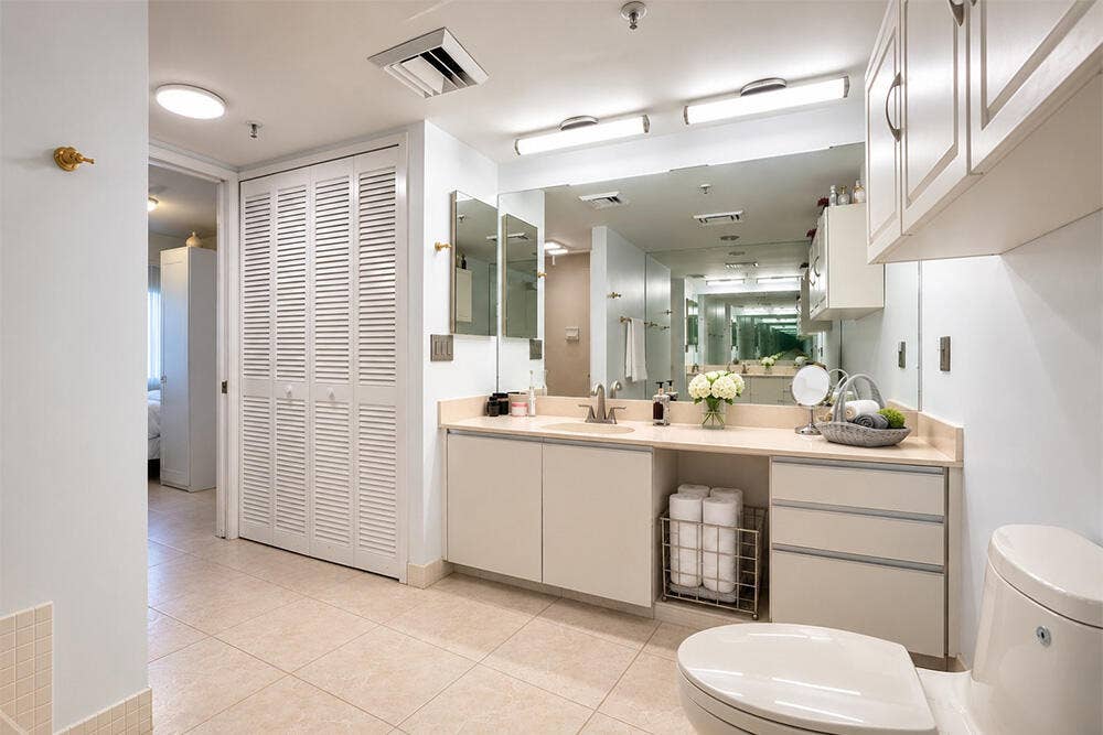 2480 PRESIDENTIAL Way, #802, West Palm Beach, FL 33401 Primary Bathroom