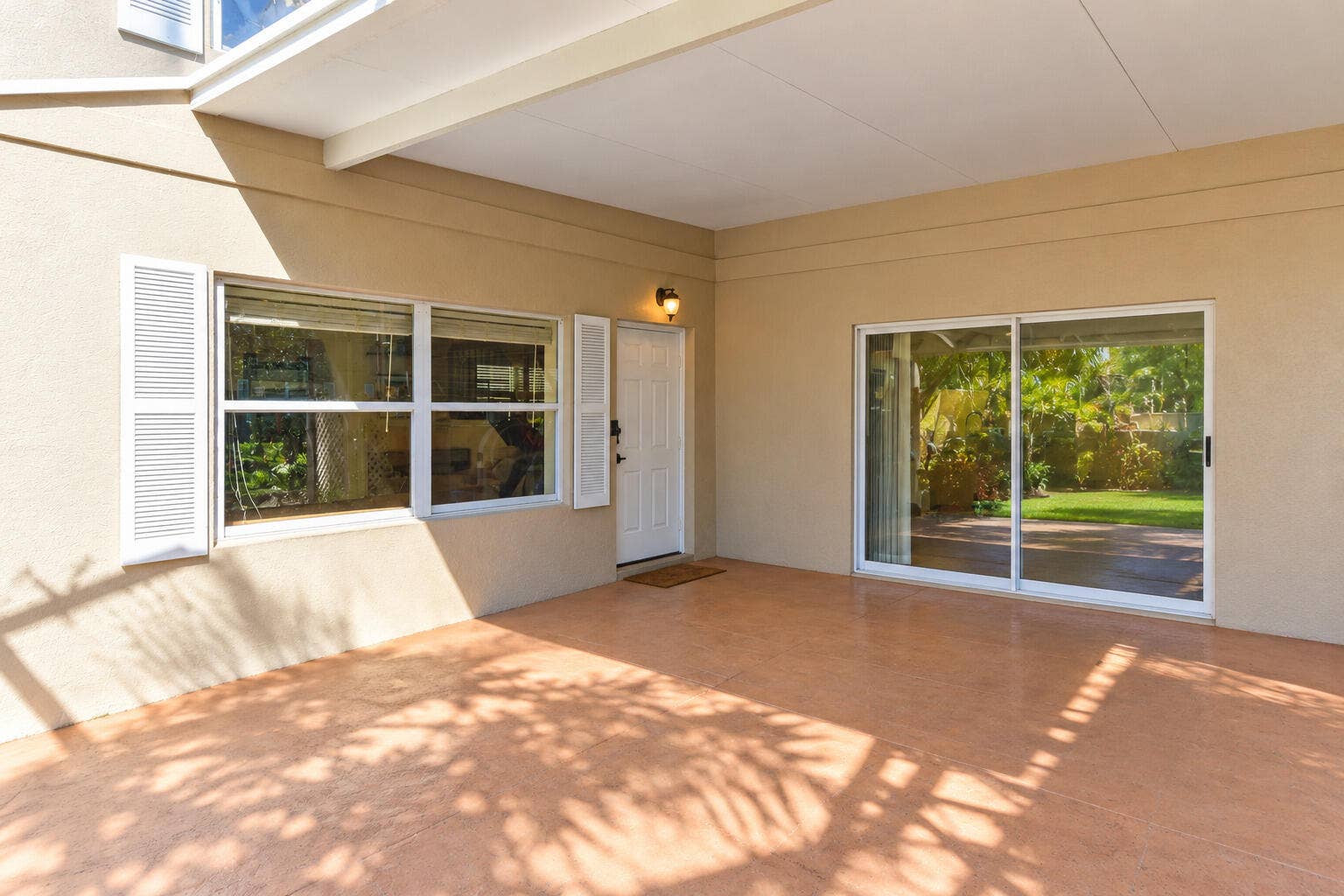 3233 SW SUNSET TRACE Circle, Palm City, FL 34990 Patio furniture AI removed