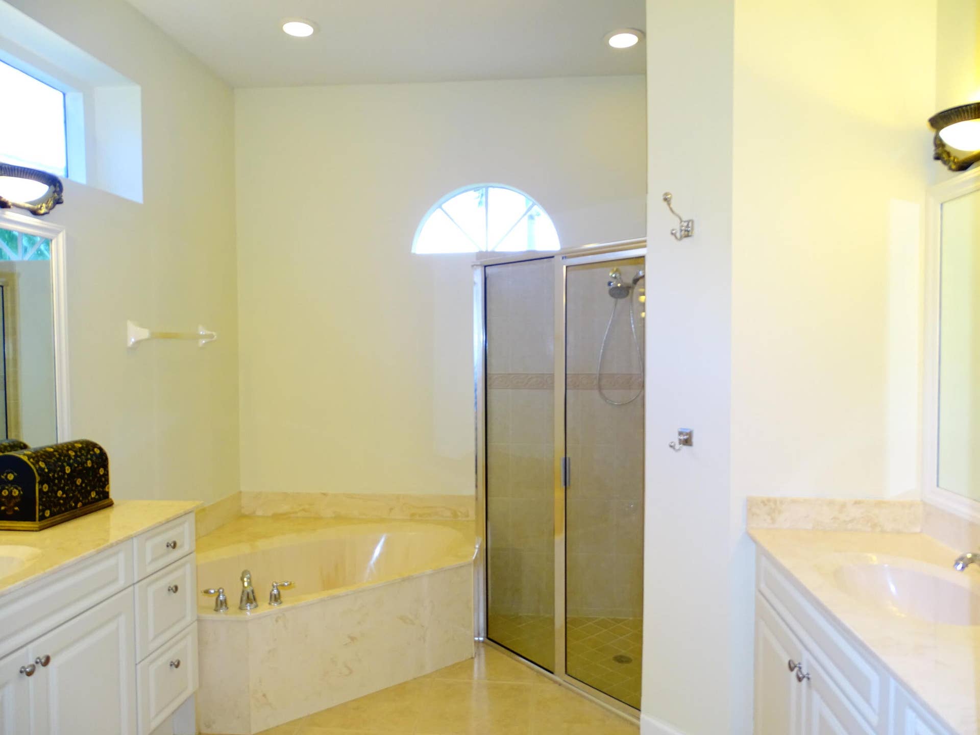 854 SW SAINT TROPEZ Court, Port St Lucie, FL 34986 MASTER BATH