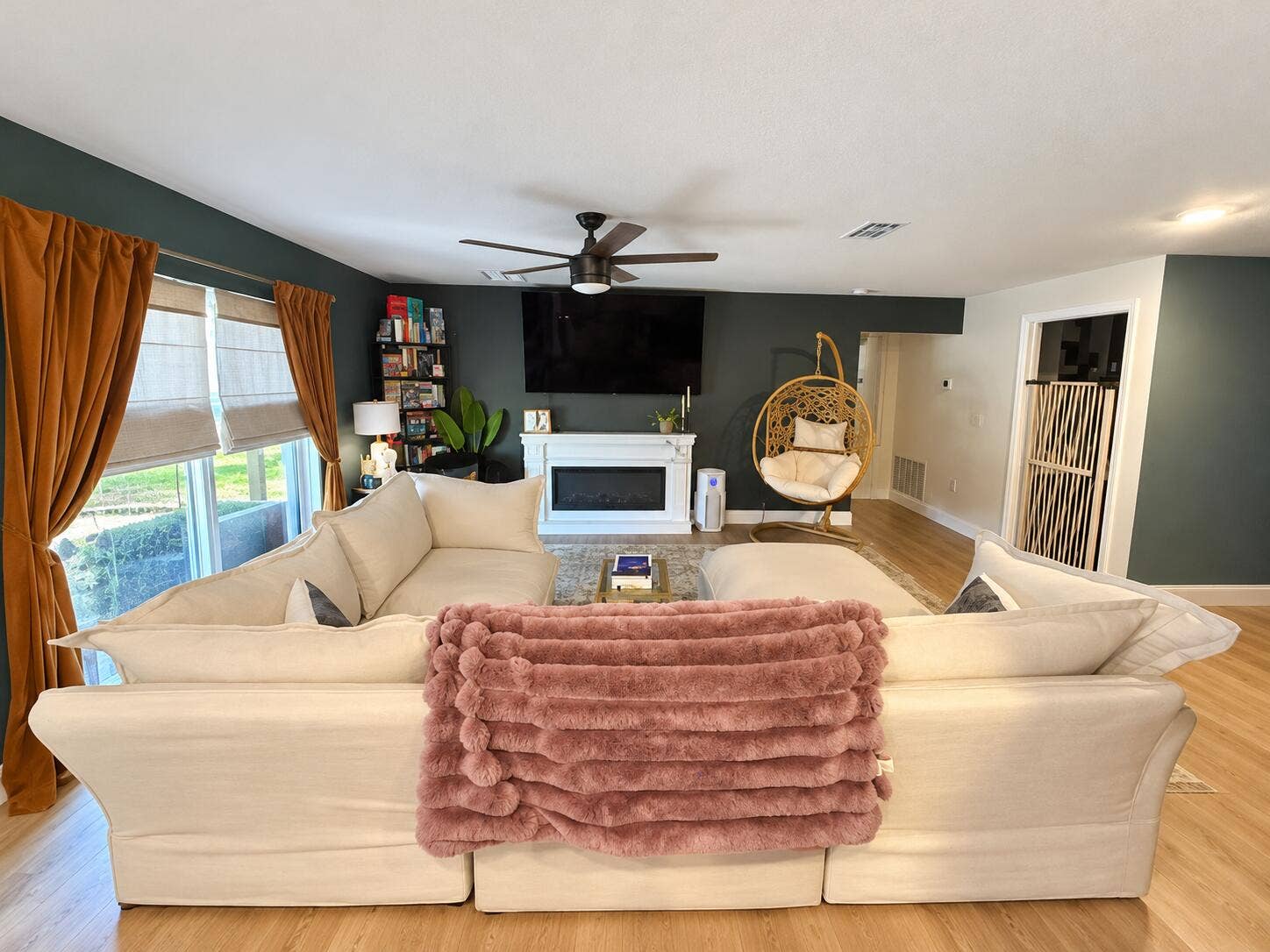 Cozy Modern Living Room Retreat