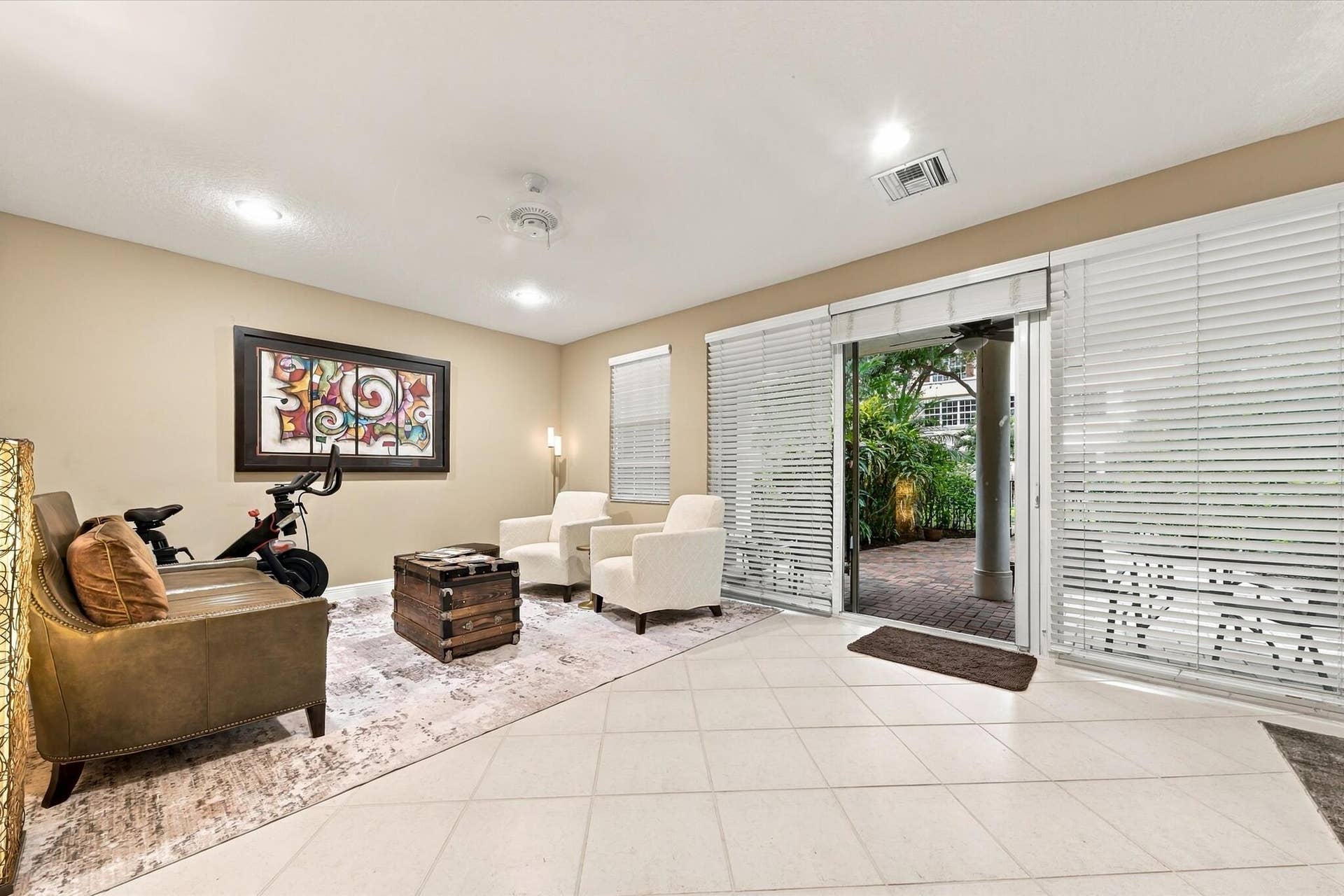 5545 NE Trieste Way, Boca Raton, FL 33487 Large-format tile flooring, recessed lighting, ceiling fan, and sliding glass doors with horizontal blinds