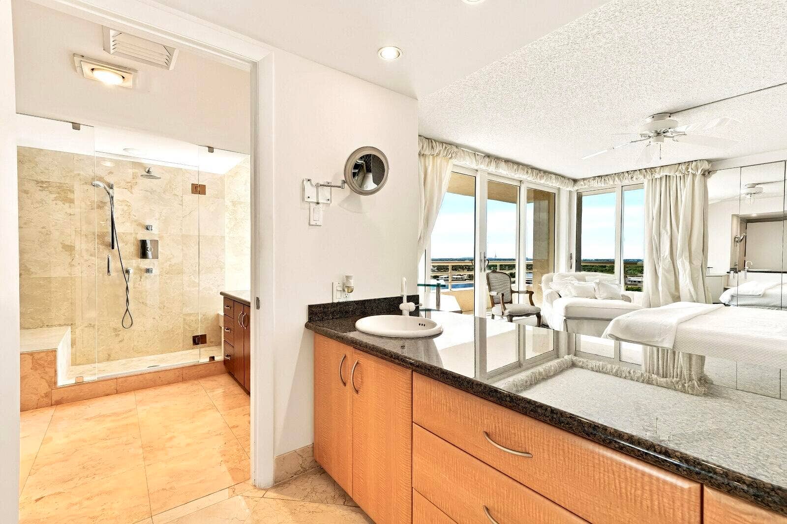 MASTER SITTING AREA