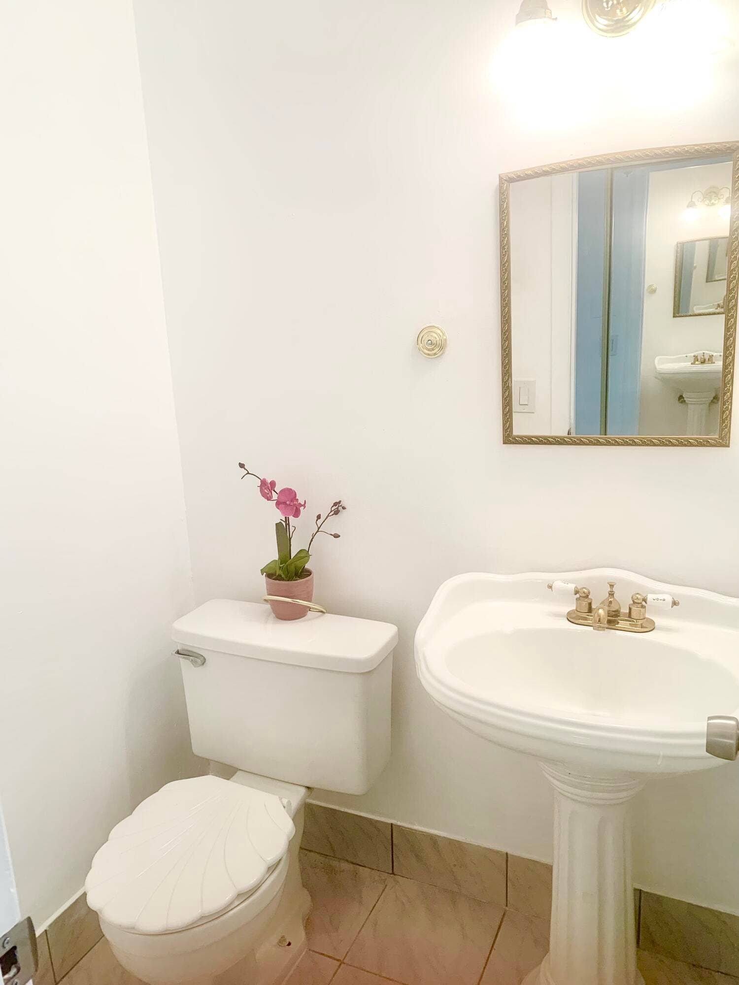 137 Coventry F, West Palm Beach, FL 33417 HALF BATH