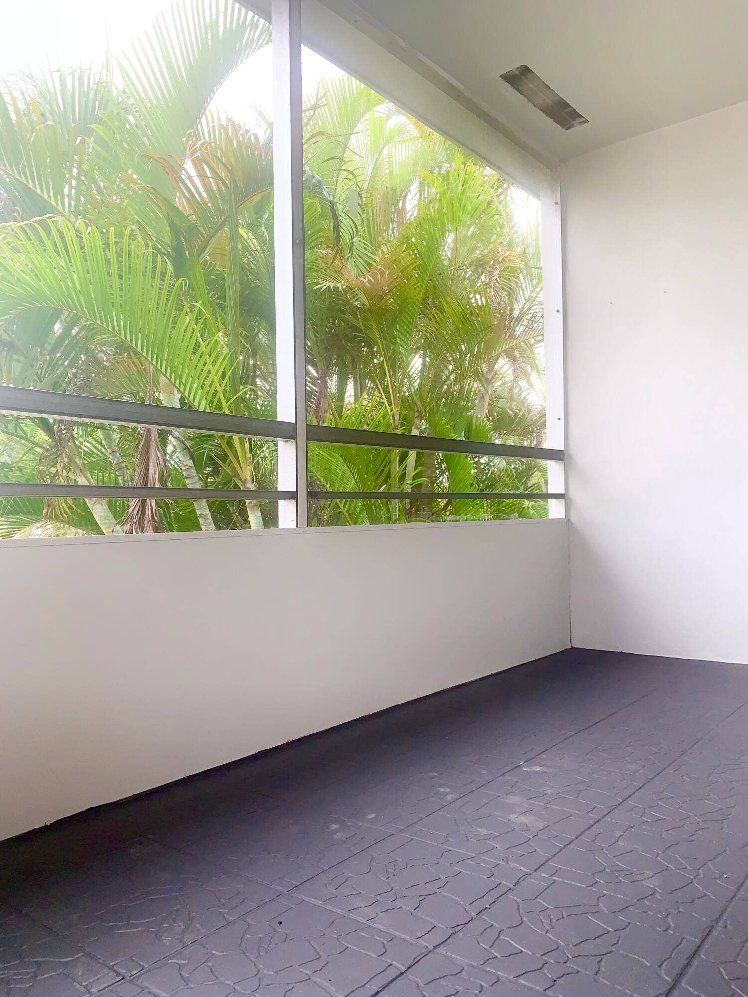 137 Coventry F, West Palm Beach, FL 33417 Relaxing
