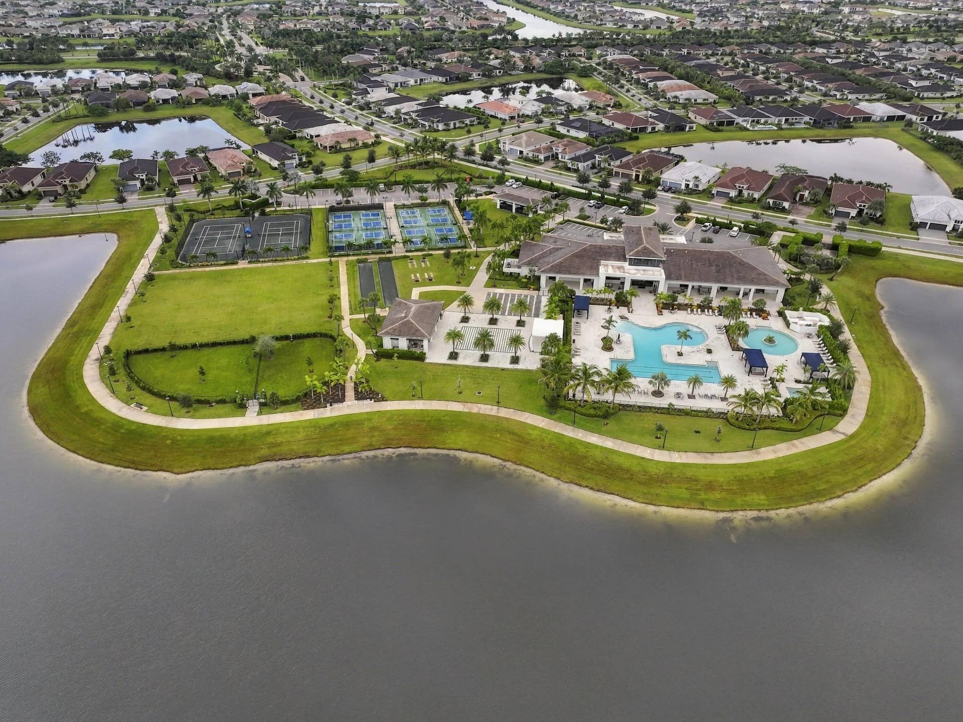 4931 Rivo Alto Circle, Westlake, FL 33470 Cresswind clubhouse and amenites