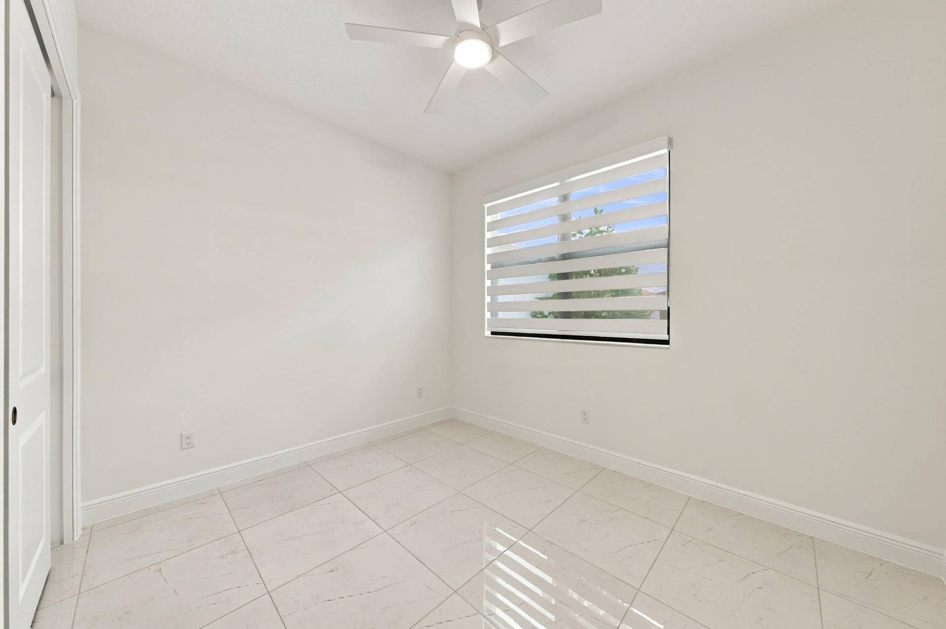 4931 Rivo Alto Circle, Westlake, FL 33470 3rd bedroom, ceiling fan, zebra blinds