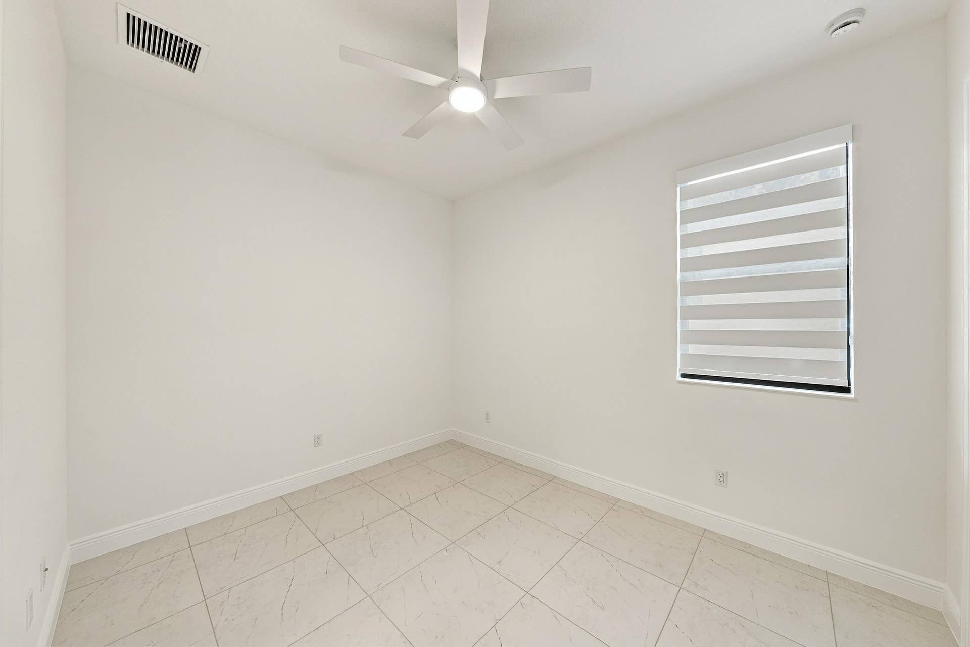 4931 Rivo Alto Circle, Westlake, FL 33470 2nd bedroom with en-suite bathroom zebra blinds and ceiling fan